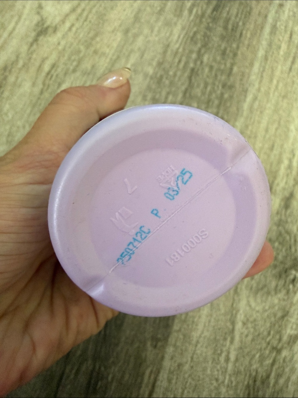 OLAPLEX No.4P Blonde Enhancer Toning Shampoo - Lavender - Picture 4 of 4